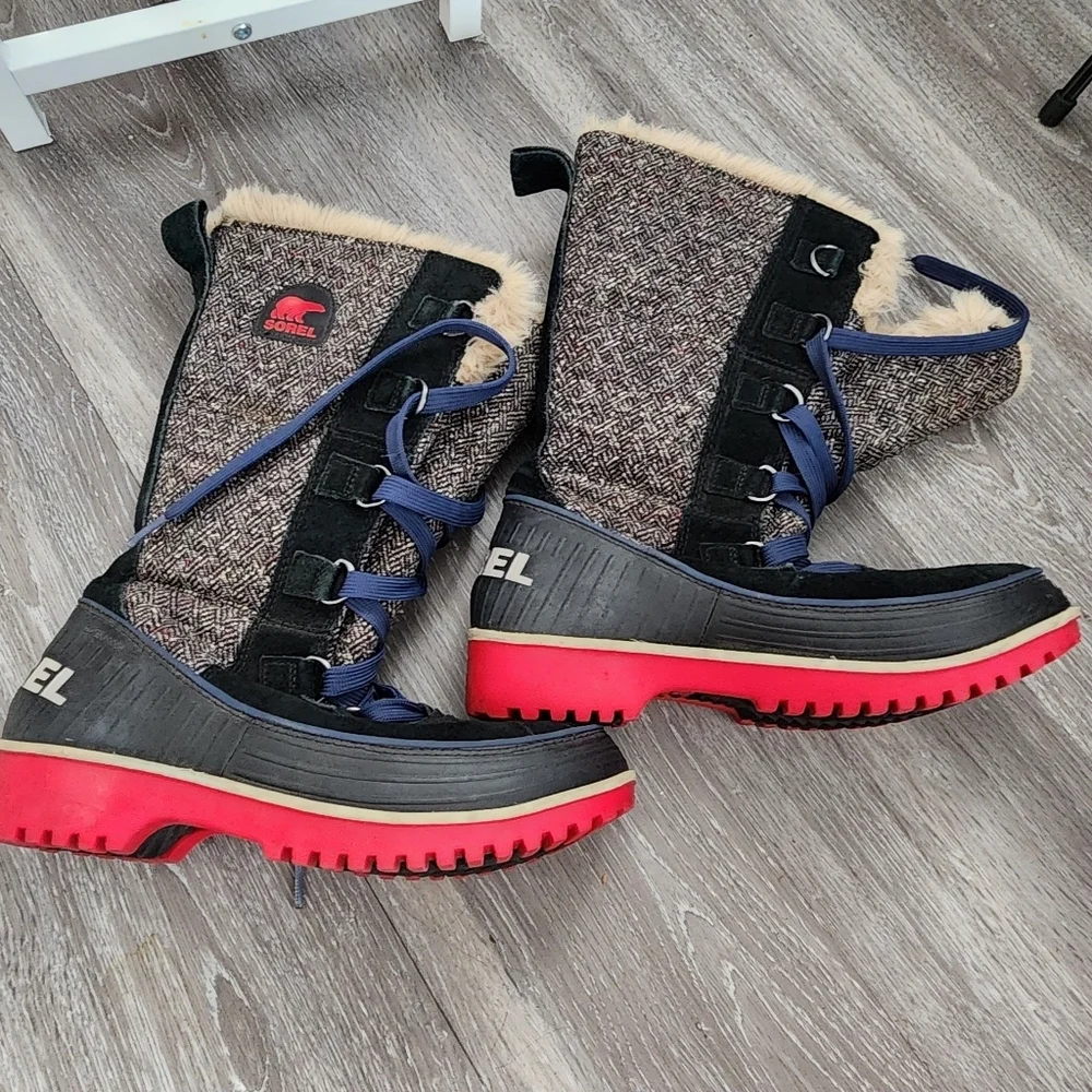 Sorel Tivoli II high herringbone snow boots Size 7